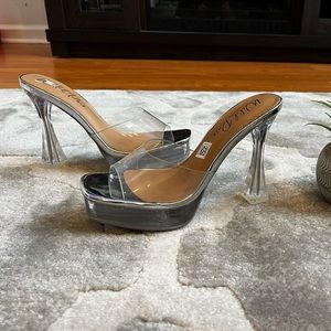 Women’s sandals.